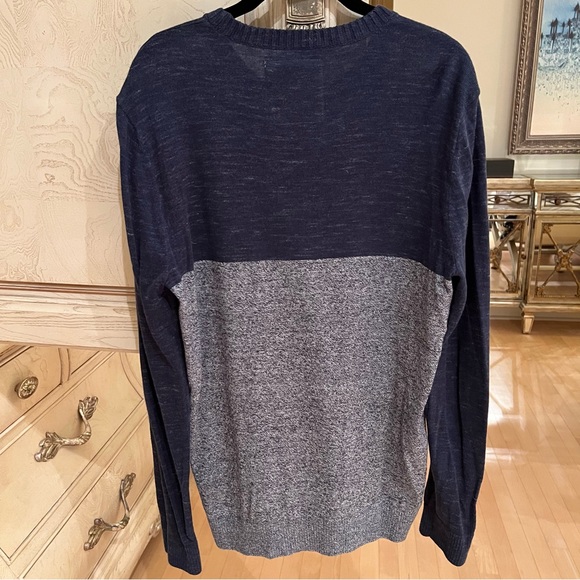 Hollister Crewneck Icon Sweater - Picture 5 of 11